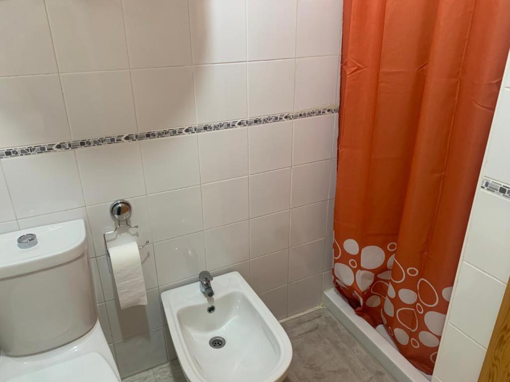 Alquilo Hermoso Apartamento En La Paradisiaca Oropesa Del Mar, 2Habitaciones, 1 Bano, Cocina, Salon, Aire Acondicionado Y Balcon A 400 Metros De La Playa Morro De Gos, Muy Cerca De Supermercados, Comercios Y Bares Exterior foto
